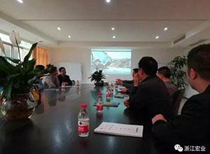 浙江省农机局局长王建伟来到宏业学习工业设备